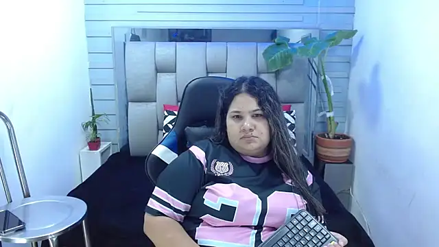 Snapshot of evelin_zaens chatting on May 12, 3:47 am evelin zaens online show from May 12, 3:47 am