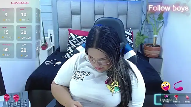 Snapshot of evelin_zaens chatting on June 1, 12:56 am evelin zaens online show from June 1, 12:56 am