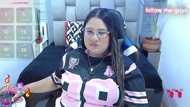 Snapshot of evelin_zaens chatting on June 5, 5:03 am evelin zaens online show from June 5, 5:03 am