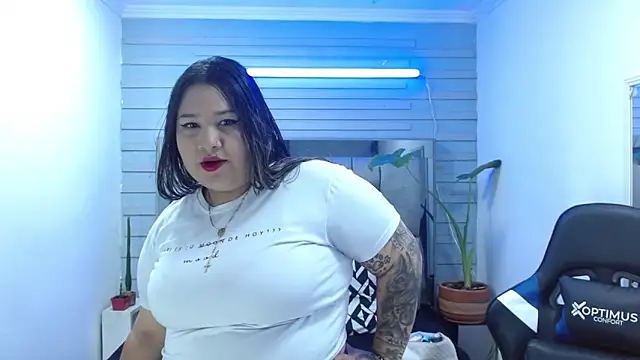Snapshot of evelin_zaens chatting on June 6, 3:44 am evelin zaens online show from June 6, 3:44 am