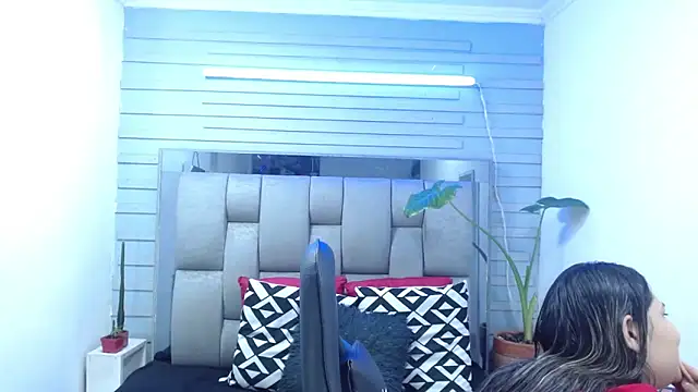 Snapshot of evelin_zaens chatting on June 7, 3:54 am evelin zaens online show from June 7, 3:54 am