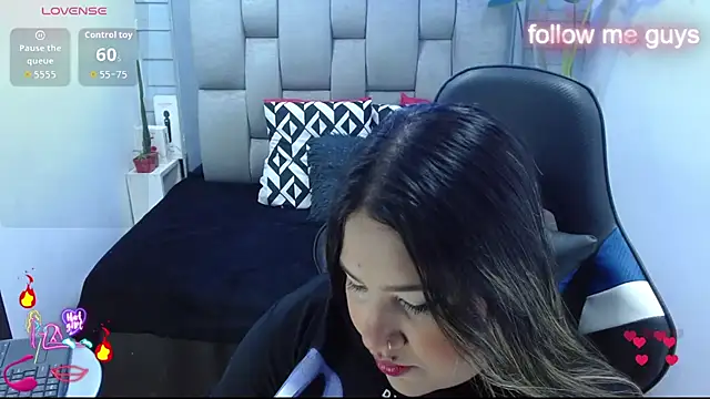 evelin zaens online show from June 26, 4:06 am