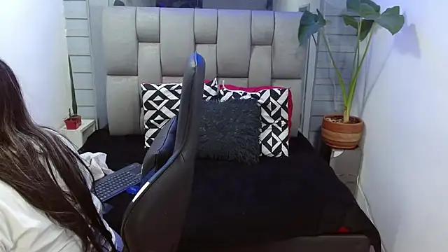 evelin zaens online show from July 2, 3:56 am