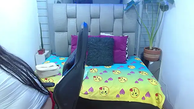 evelin zaens online show from July 11, 4:04 am