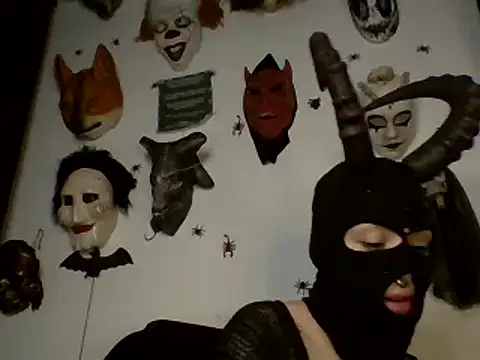 Snapshot of FeticheMacabre chatting on December 4, 4:32 am FeticheMacabre online show from December 4, 4:32 am