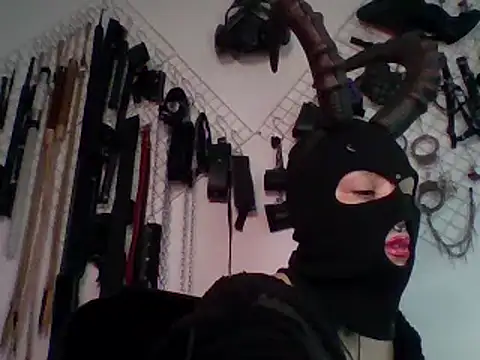 Snapshot of FeticheMacabre chatting on December 21, 9:15 pm FeticheMacabre online show from December 21, 9:15 pm