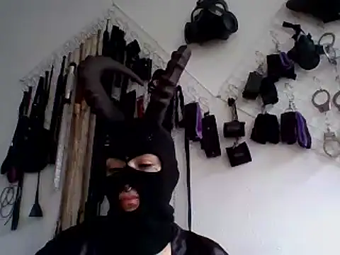 Snapshot of FeticheMacabre chatting on December 22, 7:31 pm FeticheMacabre online show from December 22, 7:31 pm