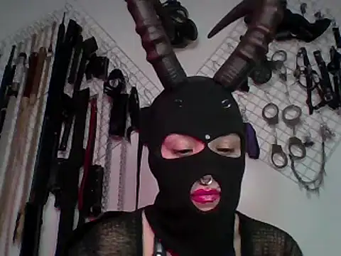 Snapshot of FeticheMacabre chatting on December 31, 1:04 am FeticheMacabre online show from December 31, 1:04 am