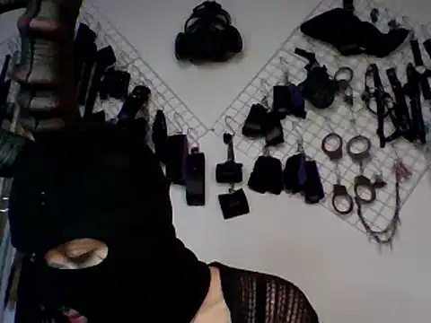 Snapshot of FeticheMacabre chatting on January 1, 11:18 pm FeticheMacabre online show from January 1, 11:18 pm