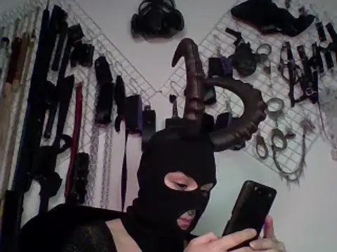 Snapshot of FeticheMacabre chatting on January 8, 10:37 pm FeticheMacabre online show from January 8, 10:37 pm