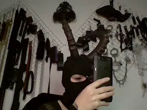 Snapshot of FeticheMacabre chatting on January 18, 2:47 am FeticheMacabre online show from January 18, 2:47 am