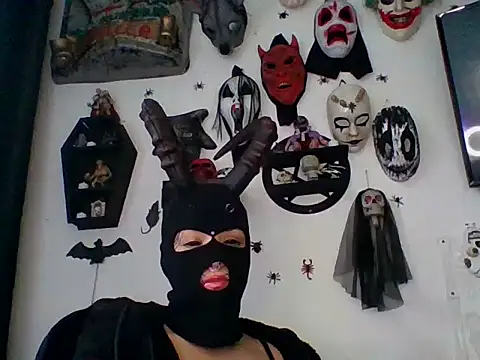 Snapshot of FeticheMacabre chatting on October 18, 4:30 pm FeticheMacabre online show from October 18, 4:30 pm