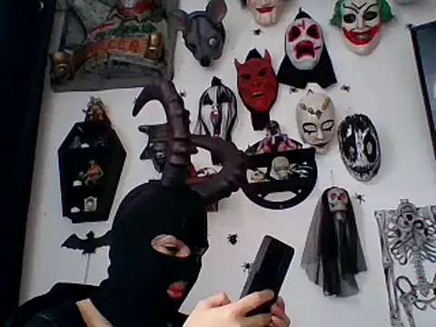 Snapshot of FeticheMacabre chatting on November 5, 5:24 pm FeticheMacabre online show from November 5, 5:24 pm