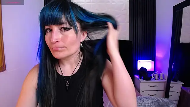 alicia moom online show from February 3, 6:49 pm