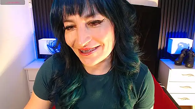 Snapshot of alicia_moom chatting on July 11, 7:38 pm alicia moom online show from July 11, 7:38 pm