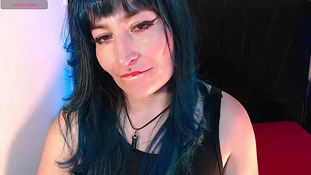 Snapshot of alicia_moom chatting on July 18, 8:01 pm alicia moom online show from July 18, 8:01 pm