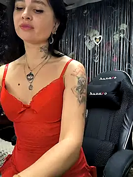 KikiXRed online show from December 18, 8:53 am