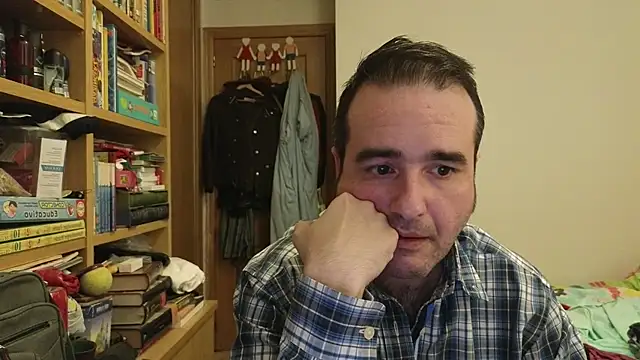 curiosillo83 online show from April 28, 2:11 pm