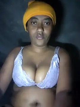 prettyQ  online show from May 2, 8:58 pm