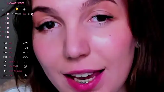 KindHazelHere  online show from March 18, 11:20 pm