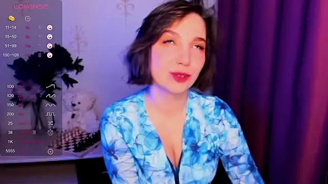 KindHazelHere  online show from November 5, 11:10 am