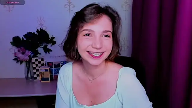 KindHazelHere  online show from August 4, 5:43 am