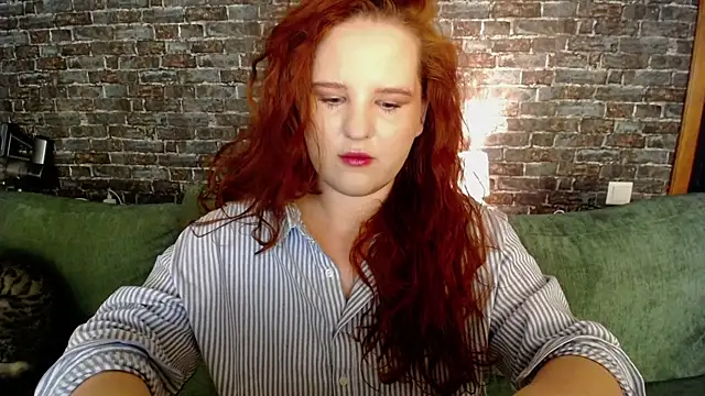 Snapshot of FlowerOfFreedom_ chatting on December 15, 6:06 am FlowerOfFreedom online show from December 15, 6:06 am