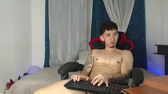 Snapshot of stevenSEX123 chatting on October 10, 6:01 am stevenSEX123 online show from October 10, 6:01 am