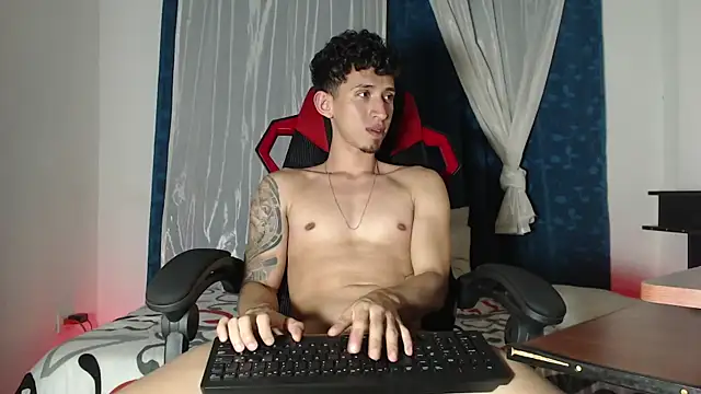 Snapshot of stevenSEX123 chatting on November 8, 6:24 am stevenSEX123 online show from November 8, 6:24 am