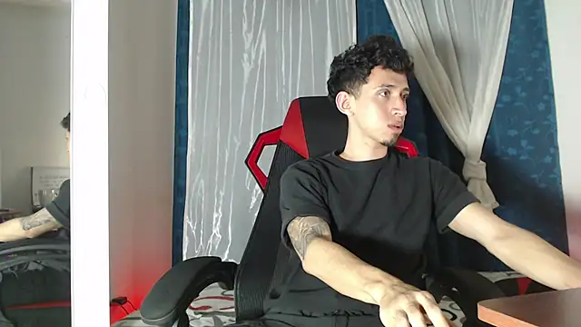 Snapshot of stevenSEX123 chatting on November 11, 5:07 am stevenSEX123 online show from November 11, 5:07 am