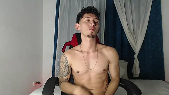 Snapshot of stevenSEX123 chatting on November 13, 5:39 am stevenSEX123 online show from November 13, 5:39 am