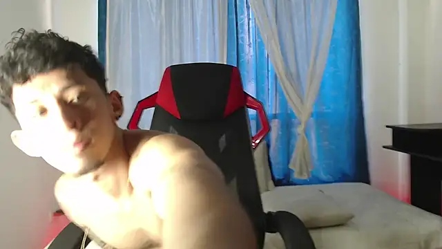 Snapshot of stevenSEX123 chatting on November 15, 7:21 pm stevenSEX123 online show from November 15, 7:21 pm