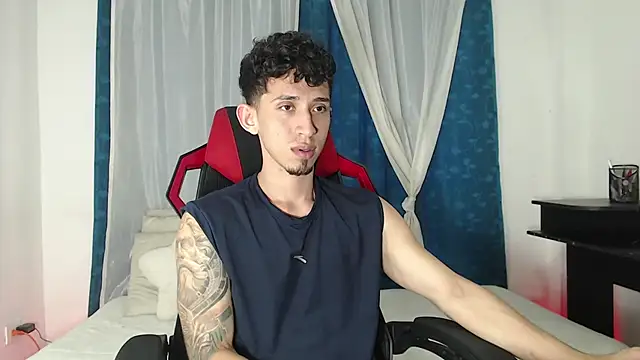 Snapshot of stevenSEX123 chatting on November 16, 10:26 pm stevenSEX123 online show from November 16, 10:26 pm