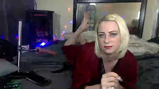 TiffaneyLove online show from March 6, 11:47 am