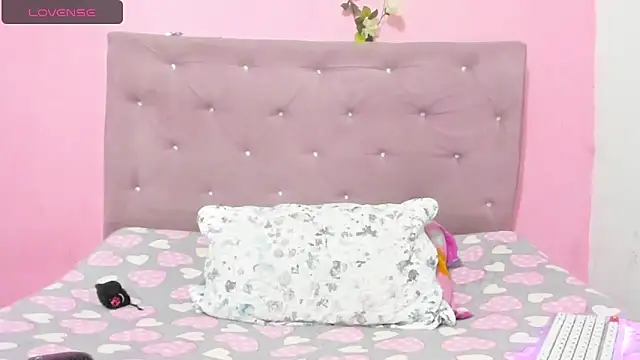 Snapshot of Ania-Ross chatting on March 9, 3:01 am Ania-Ross online show from March 9, 3:01 am