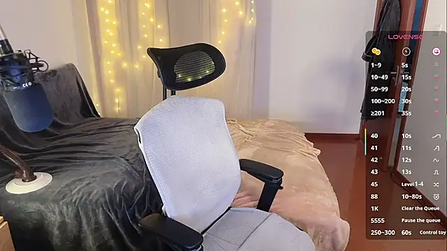 Snapshot of liliwang03 chatting on January 19, 1:26 pm liliwang03 online show from January 19, 1:26 pm