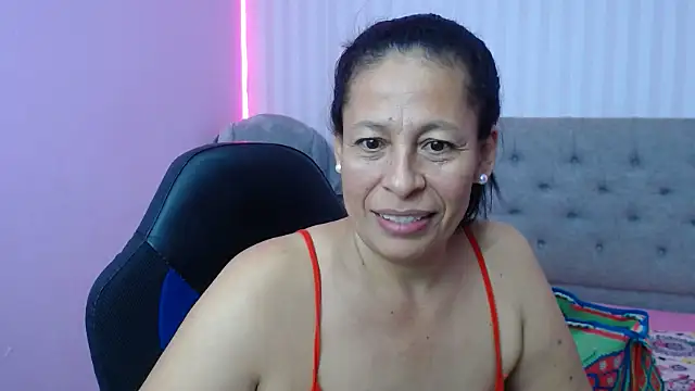 Snapshot of mature_martina chatting on January 24, 10:43 am mature martina online show from January 24, 10:43 am