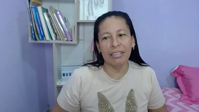 Snapshot of mature_martina chatting on October 30, 10:10 pm mature martina online show from October 30, 10:10 pm
