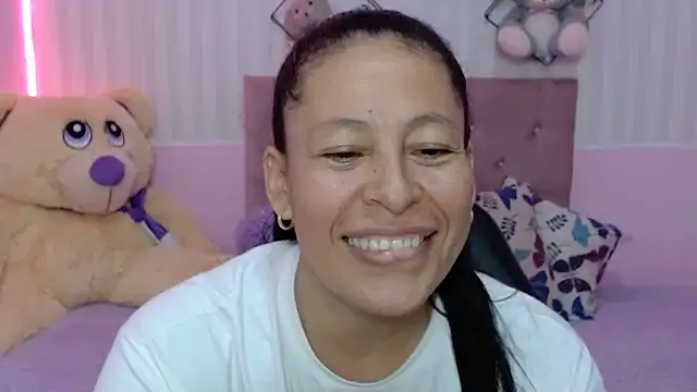 Snapshot of mature_martina chatting on November 21, 5:33 pm mature martina online show from November 21, 5:33 pm