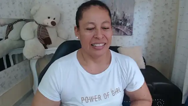 Snapshot of mature_martina chatting on May 6, 7:41 pm mature martina online show from May 6, 7:41 pm