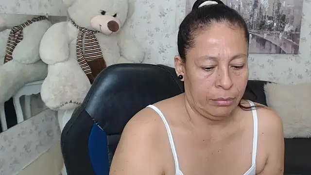 Snapshot of mature_martina chatting on May 8, 8:19 am mature martina online show from May 8, 8:19 am