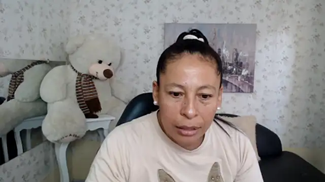 Snapshot of mature_martina chatting on May 19, 9:54 pm mature martina online show from May 19, 9:54 pm