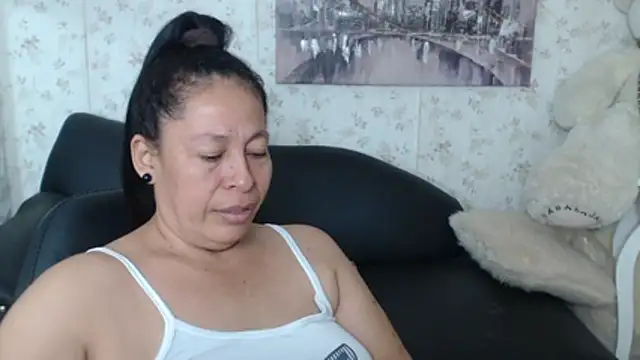 Snapshot of mature_martina chatting on June 12, 9:30 am mature martina online show from June 12, 9:30 am
