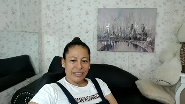 Snapshot of mature_martina chatting on June 12, 9:35 pm mature martina online show from June 12, 9:35 pm