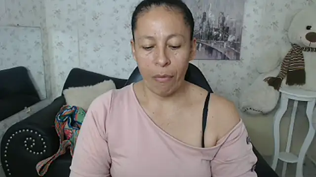 Snapshot of mature_martina chatting on June 18, 10:03 pm mature martina online show from June 18, 10:03 pm