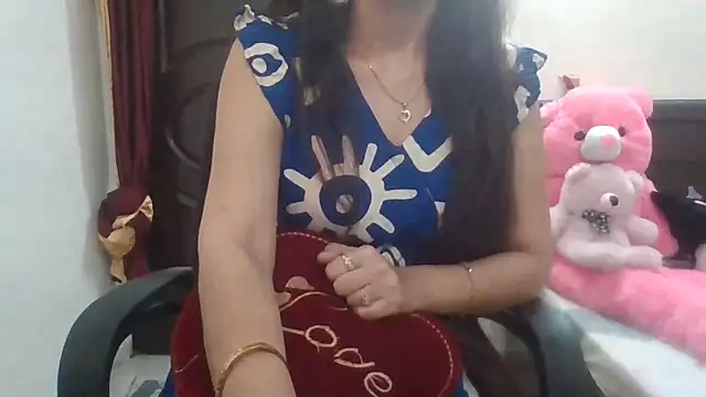 Snapshot of Sexy_iknoor chatting on May 12, 5:04 am Sexy iknoor online show from May 12, 5:04 am