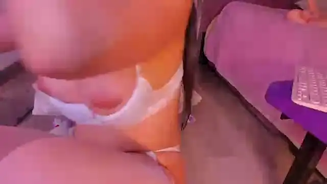 Snapshot of isa_red_hair chatting on February 8, 11:22 am isa red hair online show from February 8, 11:22 am