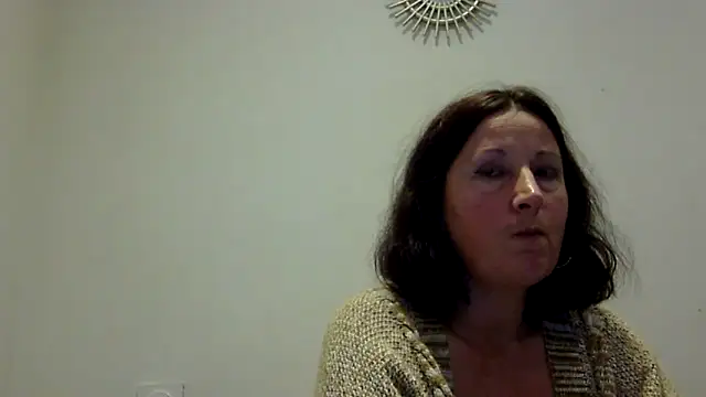 Snapshot of feline27 chatting on November 1, 8:55 pm feline27 online show from November 1, 8:55 pm