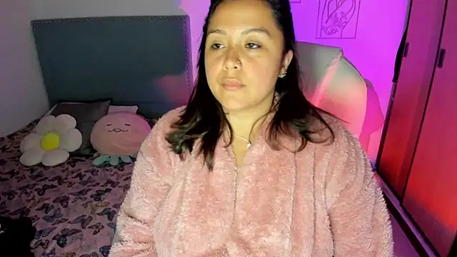 Snapshot of bigbooty-30 chatting on November 25, 12:43 am bigbooty-30 online show from November 25, 12:43 am