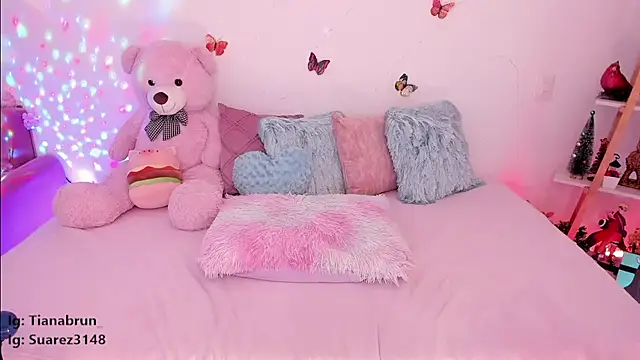 Zara uwu  online show from February 20, 3:08 pm